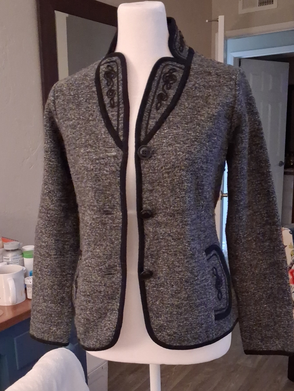 Pendleton Gray LAMBS WOOL Embroidered Button Blaze With Pockets.